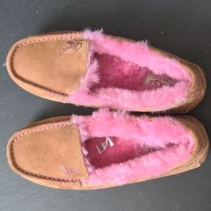 NWOB UGGs slippers size 6